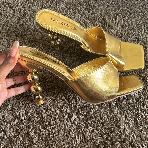 Gold heels - Picture 2 of 5